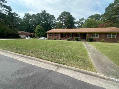 Lawn care service in Greenville, 27834