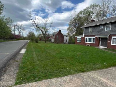 Lawn care service in Pittsburgh, 15241