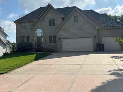Lawn care service in Omaha, 68164