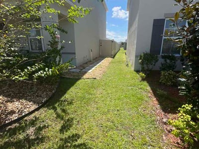 Lawn care service in Lakeland, 33811