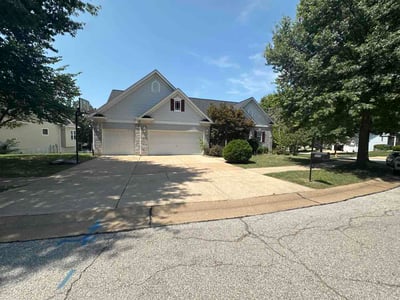 Lawn care service in Ballwin, 63021