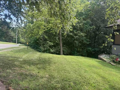 Lawn care service in Kansas City, 64118