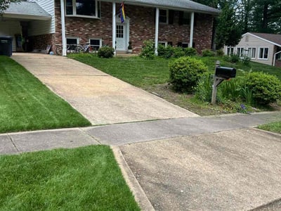 Lawn care service in Springfield, 22152
