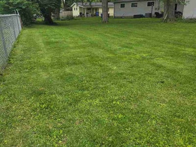 Lawn care service in Florissant, 63031