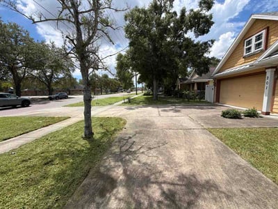 Lawn care service in St. Petersburg, 33707