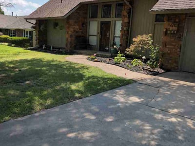 Lawn care service in Tulsa, 74133