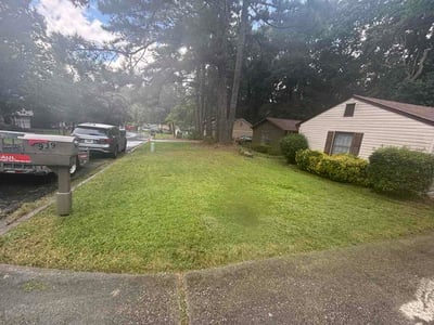 Lawn care service in Stone Mountain, 30088