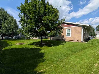 Lawn care service in Cedar Rapids, 52405