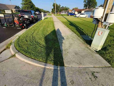 Lawn care service in Fort Wayne, 46825