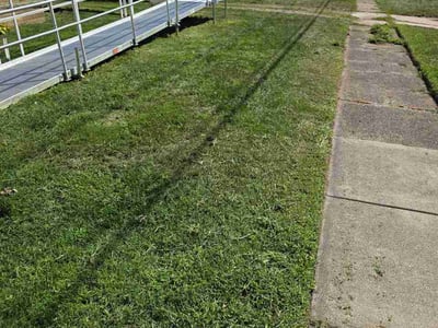 Lawn care service in Battle Creek, 49015