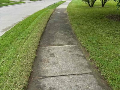 Lawn care service in Fort Wayne, 46825