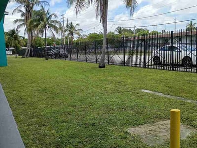 Lawn care service in Miami Gardens, 33056