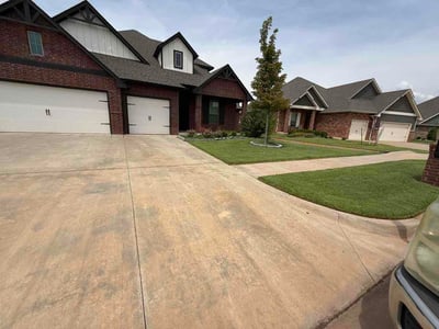 Lawn care service in Edmond, 73012