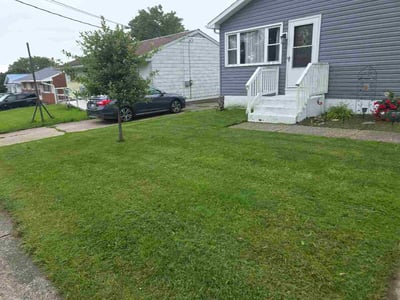 Lawn care service in Erie, 16504