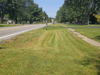 Lawn care service in Louisville, 40272