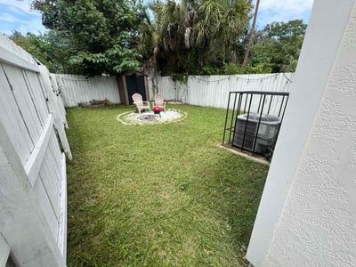 Lawn care service in Jacksonville, 32211