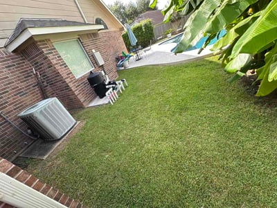 Lawn care service in Missouri City, 77459