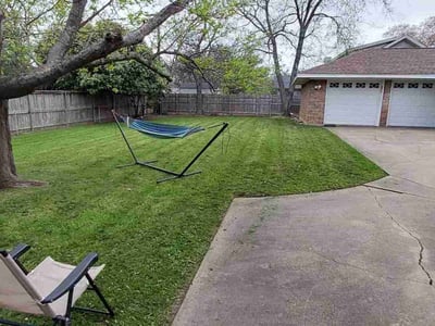 Lawn care service in Fort Worth, 76133