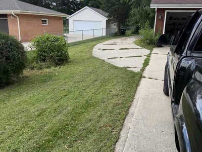 Lawn care service in Beloit, 53511