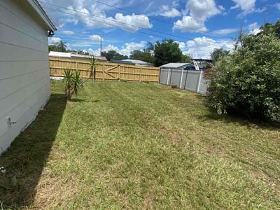 Lawn care service in St. Petersburg, 33713