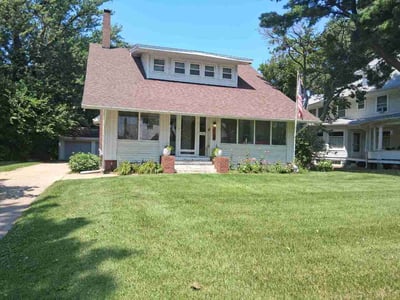 Lawn care service in Omaha, 68104