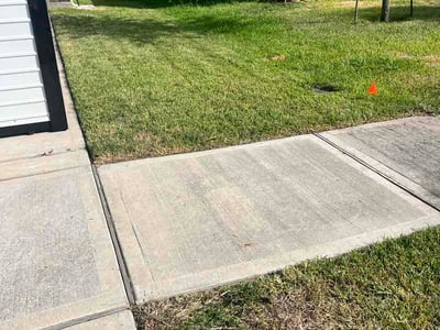 Lawn care service in Crosby, 77532