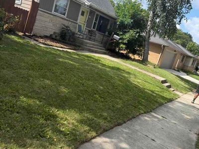 Lawn care service in Milwaukee, 53222
