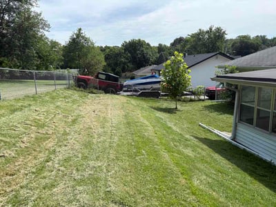 Lawn care service in Des Moines, 50315