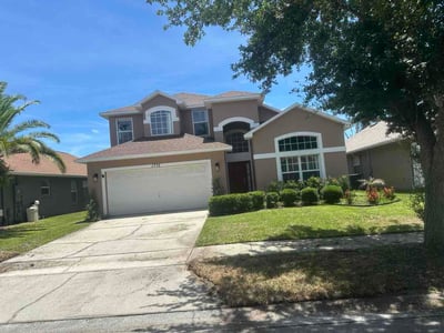 Lawn care service in Orlando, 32837