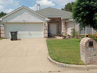 Lawn care service in Arlington, 76017
