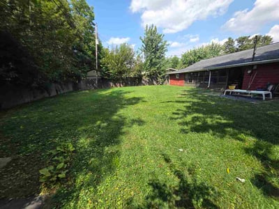 Lawn care service in Louisville, 40220