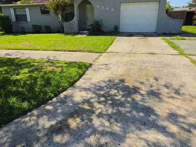 Lawn care service in Jacksonville, 32221