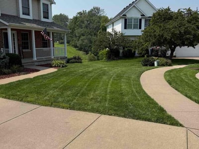 Lawn care service in Bettendorf, 52722