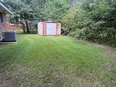 Lawn care service in Lafayette, 70506