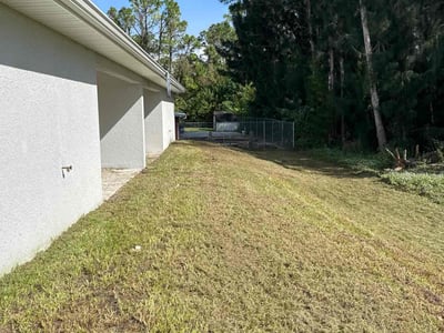 Lawn care service in Lehigh Acres, 33972