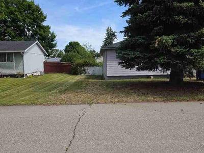 Lawn care service in Spokane Valley, 99216