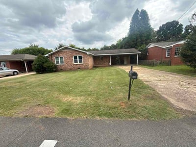 Lawn care service in Tuscaloosa, 35404