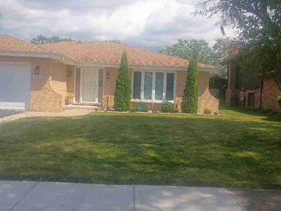 Lawn care service in Lansing, 60438