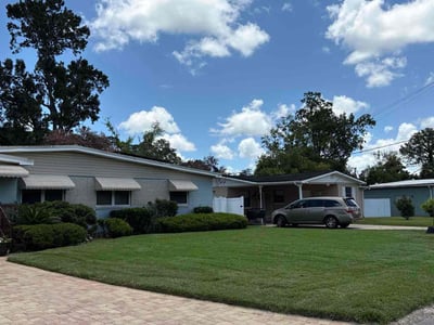 Lawn care service in Jacksonville, 32216