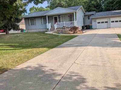 Lawn care service in Farmington Hills, 48336