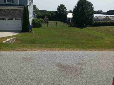 Lawn care service in Fuquay-Varina, 27526