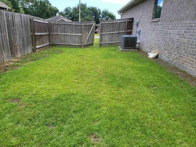 Lawn care service in Milton, 32570