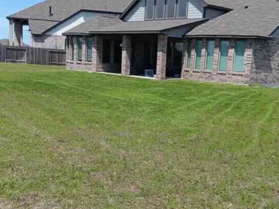 Lawn care service in Richmond, 77407