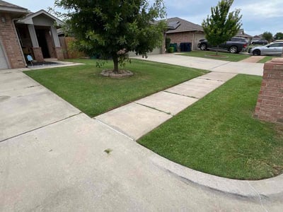 Lawn care service in Edmond, 73012