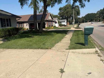 Lawn care service in Pekin, 61554