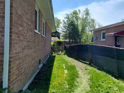 Lawn care service in Chicago Heights, 60411