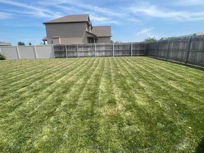 Lawn care service in Lincoln, 68505