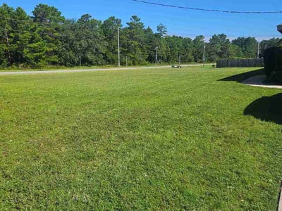 Lawn care service in Navarre, 32566