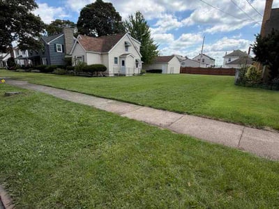 Lawn care service in Niagara Falls, 14305