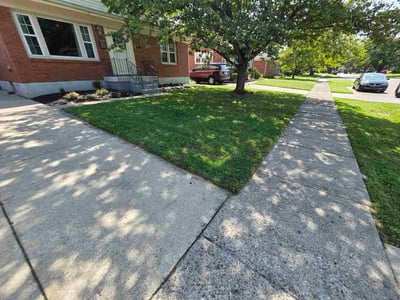 Lawn care service in Louisville, 40220